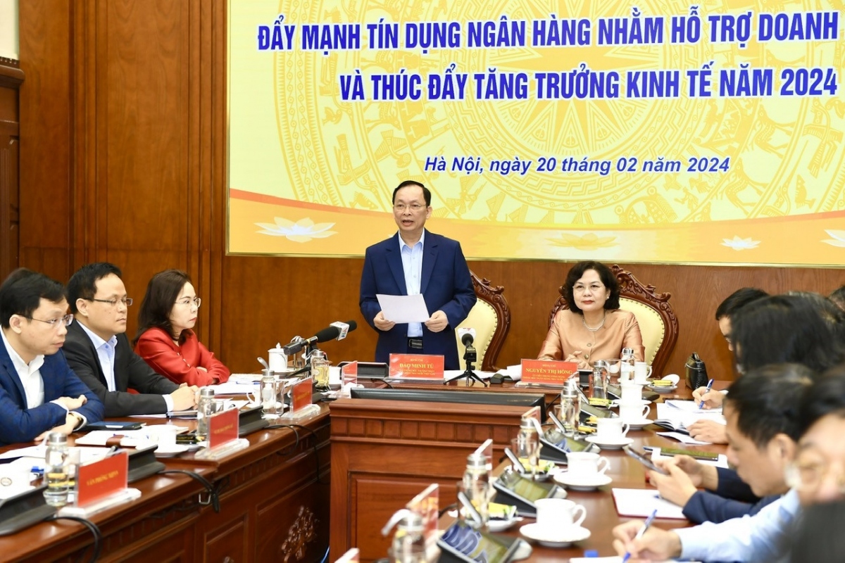 Thống đốc NNHNN Nguyễn Thị Hồng và Phó Thống đốc Đào Minh Tú chủ trì hội nghị