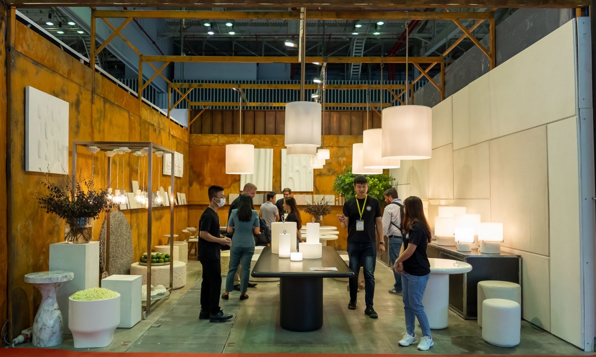Khách tham quan gian hàng tại Hội chợ VIFA EXPO 2023. (Ảnh: BTC)