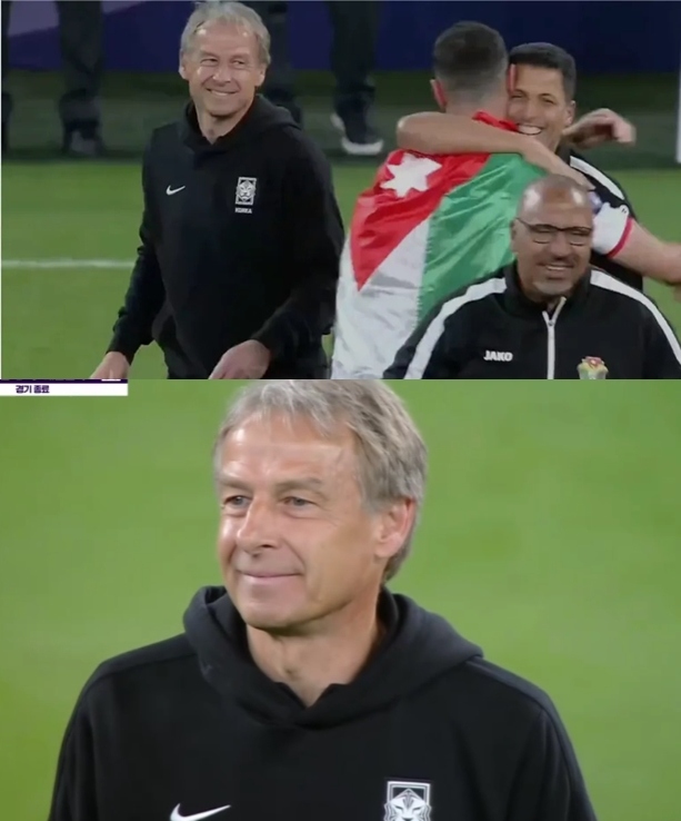 HLV Klinsmann bị truyền thông Hàn Quốc chỉ trích vì cười sau thất bại ở Asian Cup 2023. (Ảnh: Chụp màn hình)