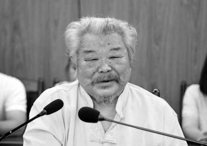 Nhà văn Mã A Lềnh.