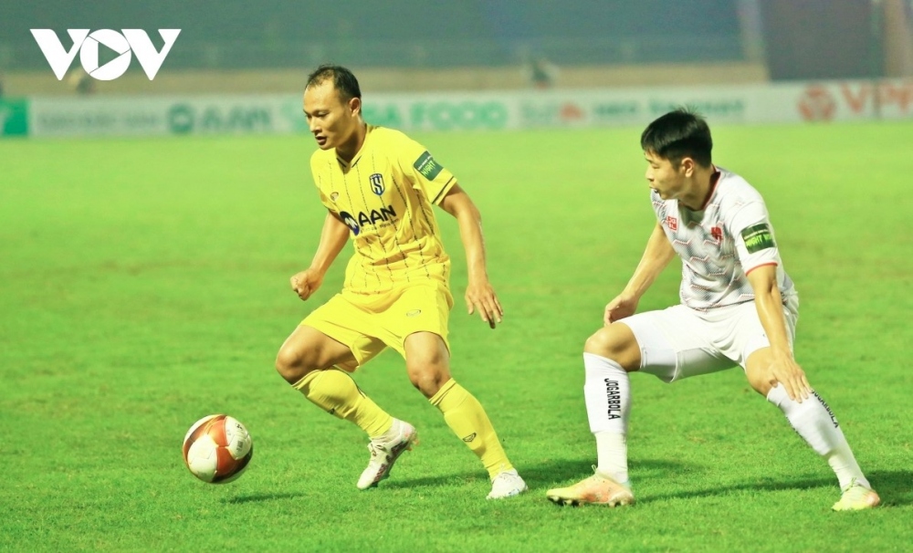 Trọng Hoàng chia tay SLNA trước thời hạn