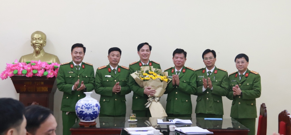 Ban Giám đốc Công an tỉnh Sơn La khen thưởng Ban Chuyên án.