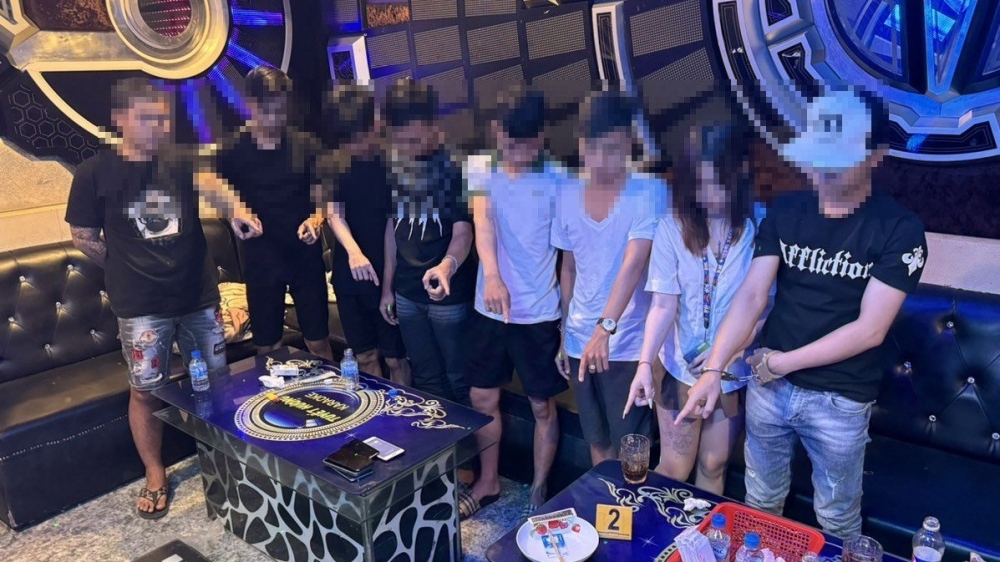 Ba đối tượng Mùa A Sếnh, Phàng A Páo và Giàng A Páo tại cơ quan Công an.
