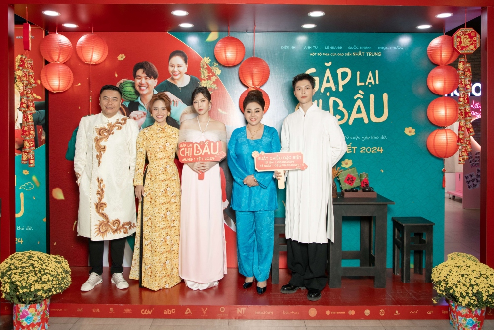 Ê-kíp phim điện ảnh "Gặp lại chị bầu"