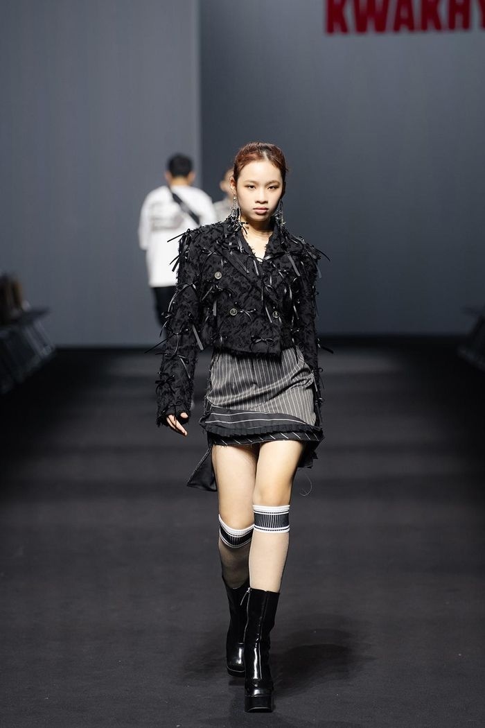 Bao Ha is a familiar face at many fashion shows. The 15-year-old girl from Ho Chi Minh City has modelled at Vietnam International Fashion Week for many years.