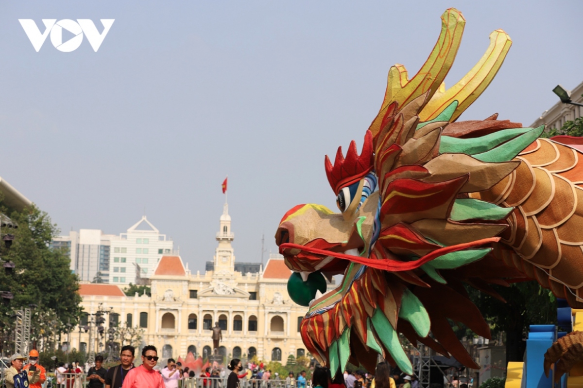 The dragon mascots on Nguyen Hue street follow the styles of dragon statues from Vietnamese royal families, including Ly, Tran, and Nguyen.