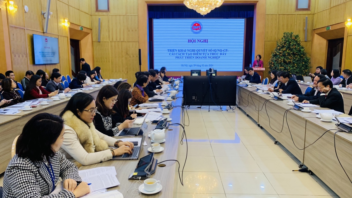 Hội nghị có sự tham gia hơn 150 đại biểu đại diện các Bộ, ngành, địa phương, các tổ chức quốc tế và Hiệp hội doanh nghiệp, chuyên gia kinh tế trong và ngoài nước, theo cả 2 hình thức trực tiếp và trực tuyến.