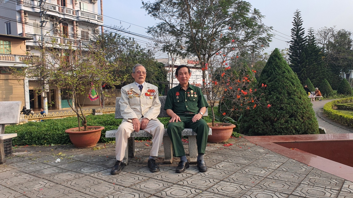 Ông Kiều Đình Cát và ông Lê Quốc Việt (từ trái qua)