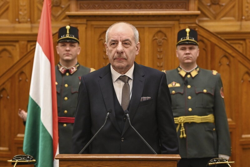 Ông Tamas Sulyok phát biểu tại quốc hội Hungary sau khi được bầu làm Tổng thống nước này. Ảnh ceskenoviny.cz.