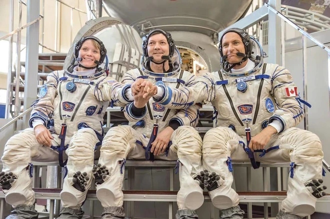 Phi hành gia Oleg Kononenko người Nga (ở giữa). Ảnh: NASA