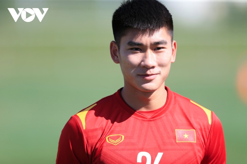 Striker Nham Manh Dung of The Cong-Viettel FC is a familiar name to Vietnamese football fans. The 1.81m tall forward has scored numerous goals in national tournaments. Notably, at the 31st Southeast Asian Games (SEA Games 31), his only goal helped Vietnam stun Thailand 1-0 in the final match, securing the gold medal.