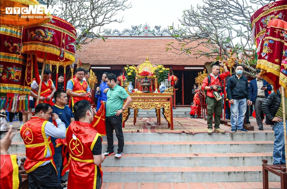 The contest takes place at the communal house of the village on the eighth day of the first lunar month, which falls on February 17 this year.