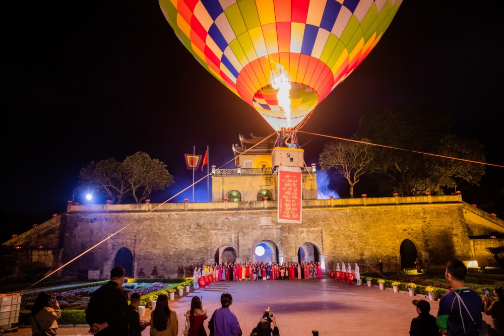 Biểu diễn khinh khí cầu tại Hoàng Thành Thăng Long, Hà Nội