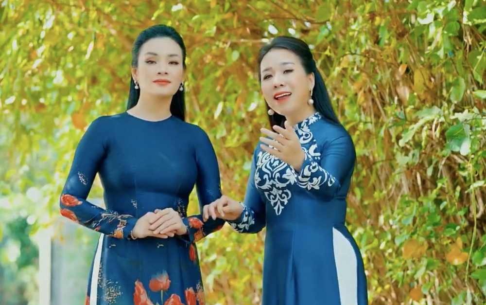Ca sĩ Tân Nhàn và ca sĩ Thu Hà trong MV "Nhớ quê".