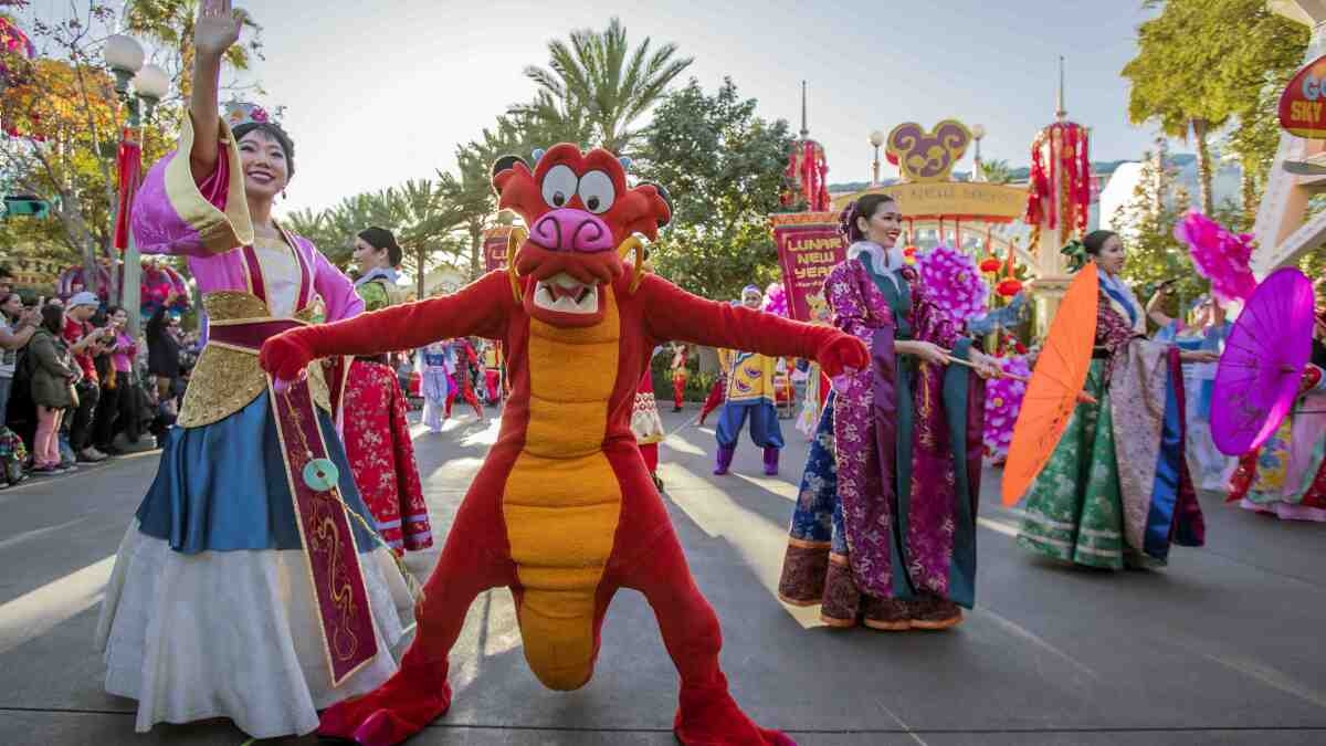 Các màn biểu diễn nhân dịp Tết Nguyên đán tại công viên Disney California