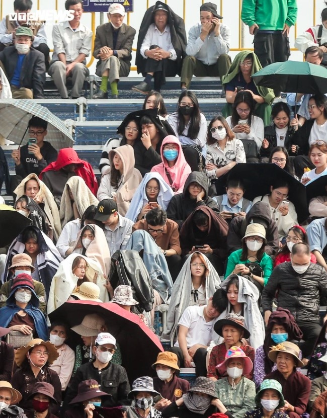 The annual festival draws the participation of thousands of local residents and pilgrims.