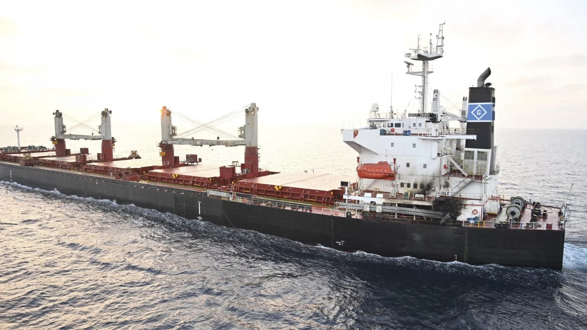 Tàu Genco Picardy của Mỹ bị lực lượng Houthi tấn công ở Vịnh Aden ngày 18/1/2024. Ảnh: Hải quân Ấn Độ