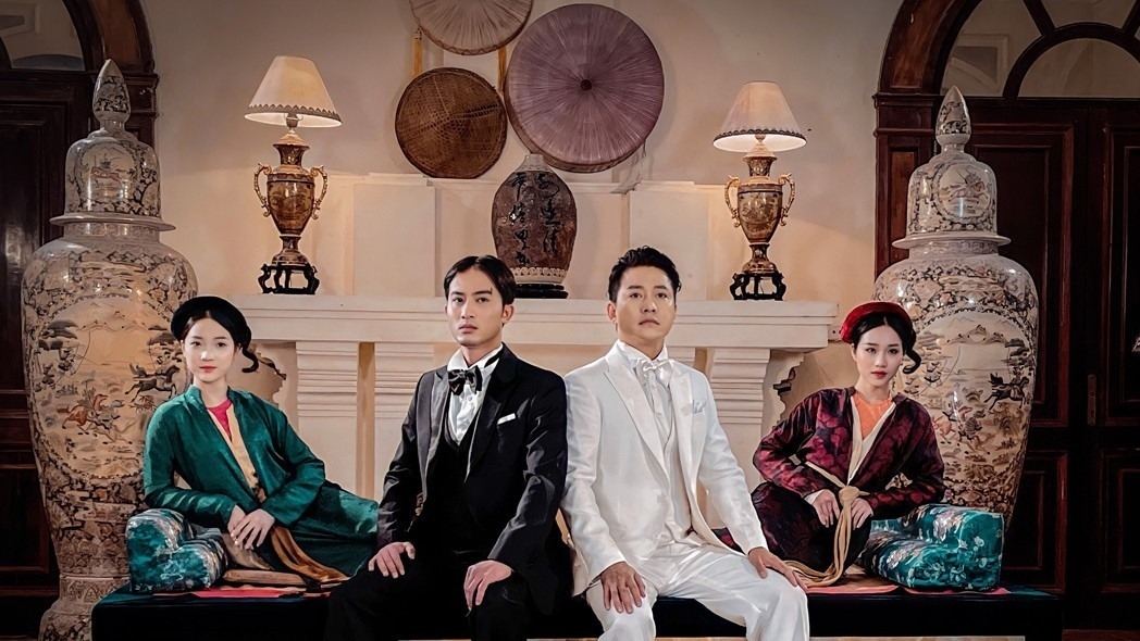 "Đào, phở và piano" là tác phẩm của điện ảnh do NSƯT Phi Tiến Sơn đạo diễn. Phim tái hiện Hà Nội 60 ngày đêm khói lửa, đồng thời tôn vinh những nét đẹp trong chiến tranh của người Hà Nội xưa. Những ngày qua, bộ phim đã tạo nên cơn "sốt cháy vé" tại Trung tâm chiếu phim quốc gia. 
