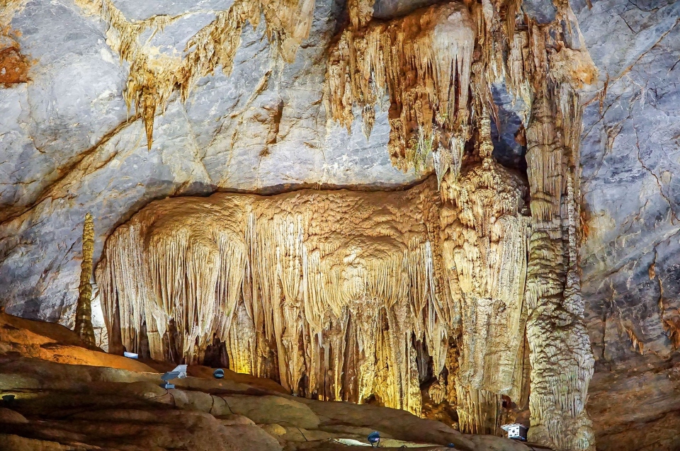 Visitors to Quang Binh during Tet will have the chance to get involved in diverse festivals and pray for fortune and peace at famous sacred pagodas and temples, as well as exploring Thien Duong or Son Doong caves, both of which are UNESCO-recognised world natural heritage sites.  