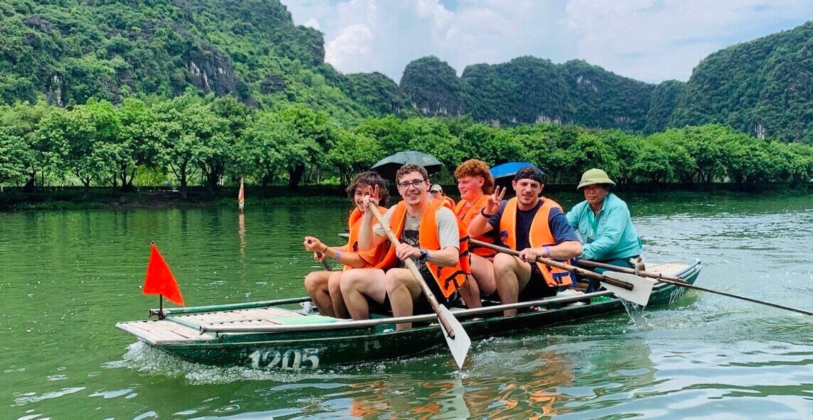 Vietnam sees sharp increase in foreign arrivals in first two months of 2024. (Photo: hanoimoi.vn)