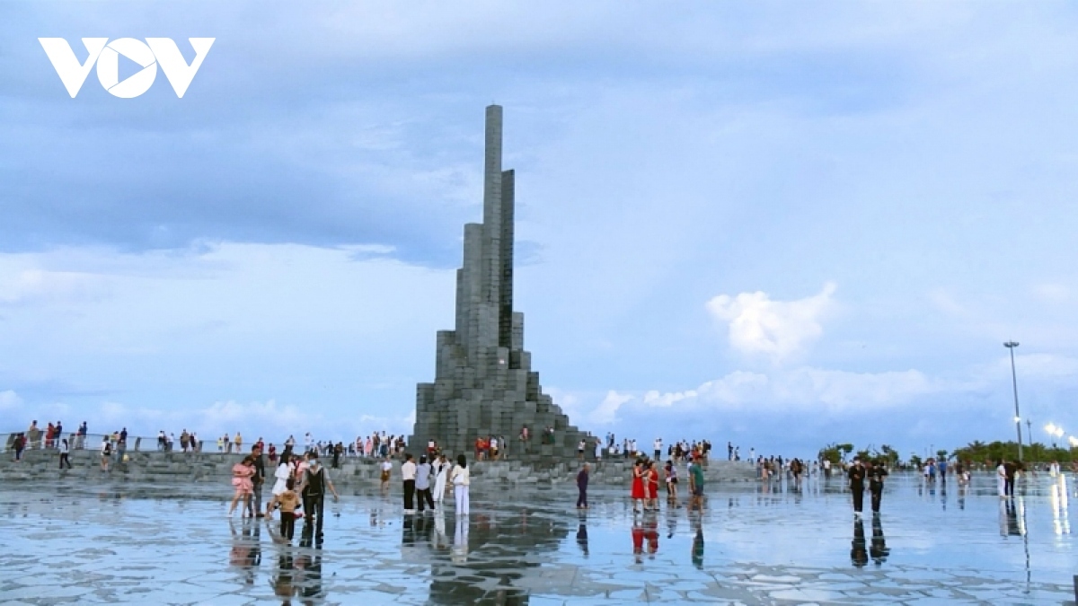 Nghinh Phong Tower Square in the central province of Phu Yen was voted among the world’s leading city monuments for the first time at the 2023 World Travel Awards. This comes after the destination had become the first Southeast Asian representative to win the Asian Urban Landscape Award.