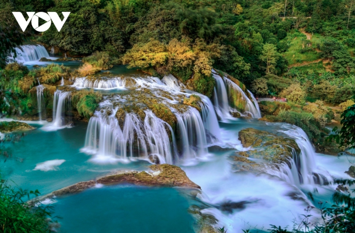 In February, 2023, South China Morning Post (SCMP) of Hong Kong (China) included Ban Gioc Waterfall in the northern province of Cao Bang on the border with China in its list of the world's most Instagrammable international borders. This comes after magazine Travel+Leisure of the US had named Ban Gioc Waterfall among the top 21 most beautiful waterfalls in the world. In addition, US website Wonderslist listed the site as one of the world’s most amazing waterfalls globally.