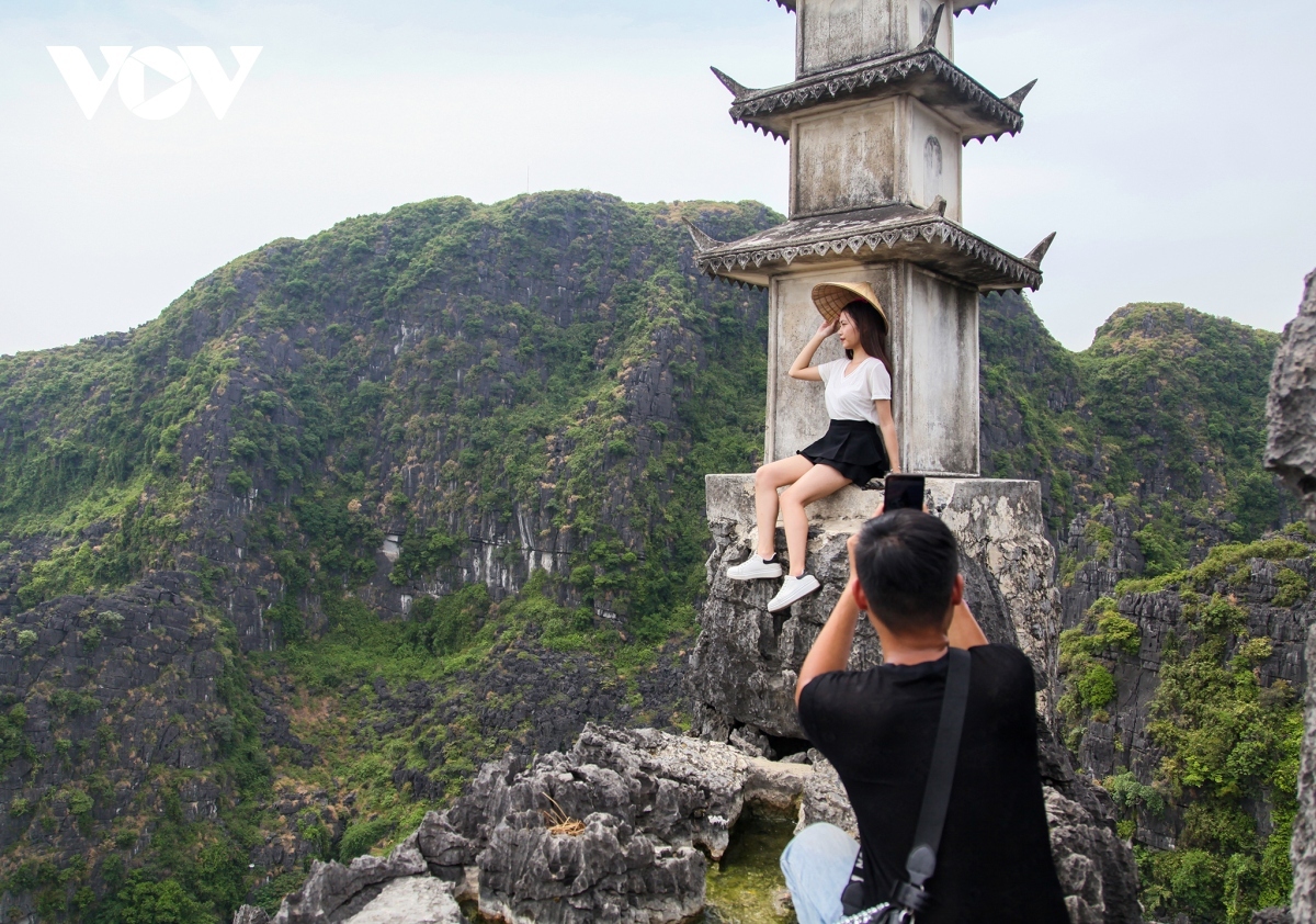 In April, the northern province of Ninh Binh was selected by US magazine Forbes as one of the 23 best places to travel around the world in 2023. “Ninh Binh has been named one of the most underrated destinations in Asia, and it’s often referred to as one of the most beautiful hidden gems on the Asian continent,” says Catarina Mello, an award-winning luxury travel content creator, photographer, entrepreneur, and online educator, as cited by Forbes.