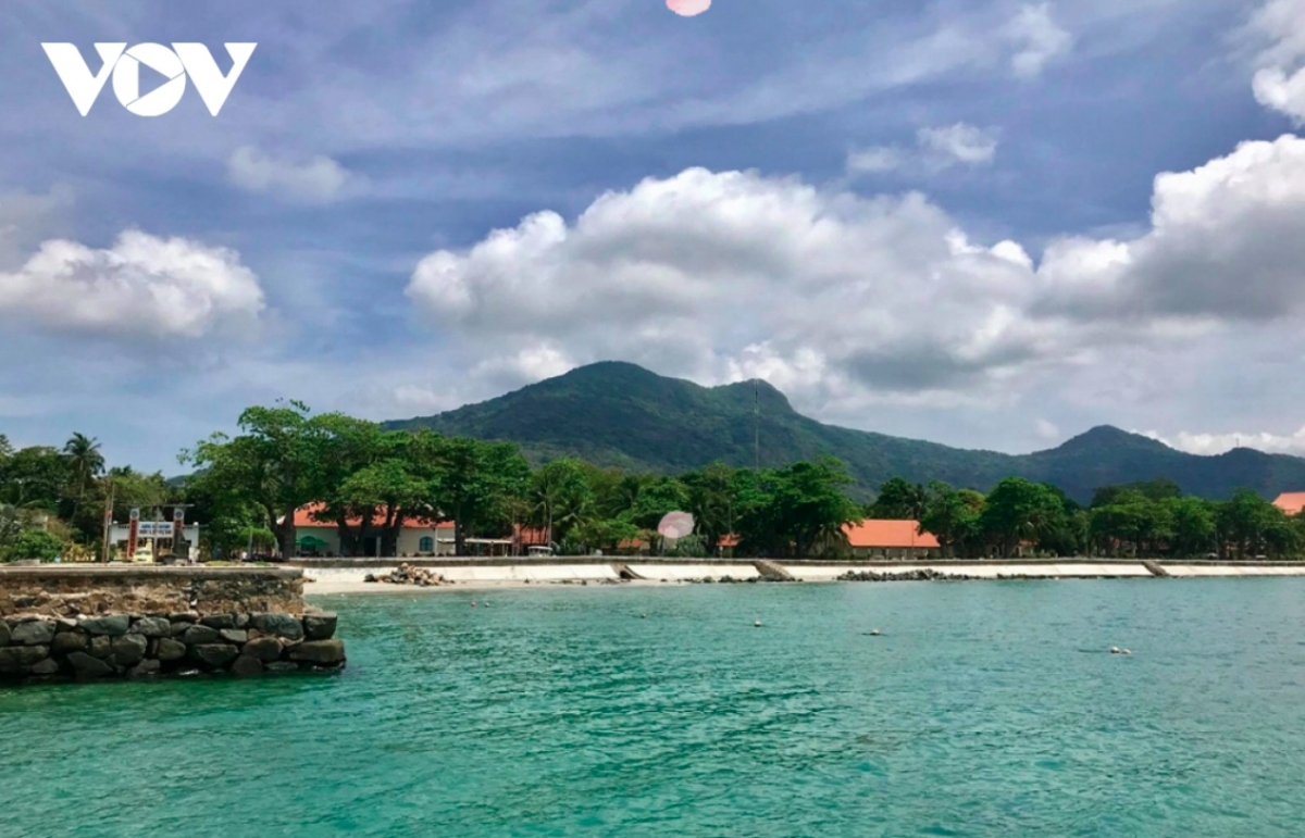 US-based magazine Condé Nast Traveler (CNTraveler) picked Con Dao island among the top 16 best island vacations in the world. The beaches on the island are quiet and the few resort options allow for a unique retreat, the article wrote.