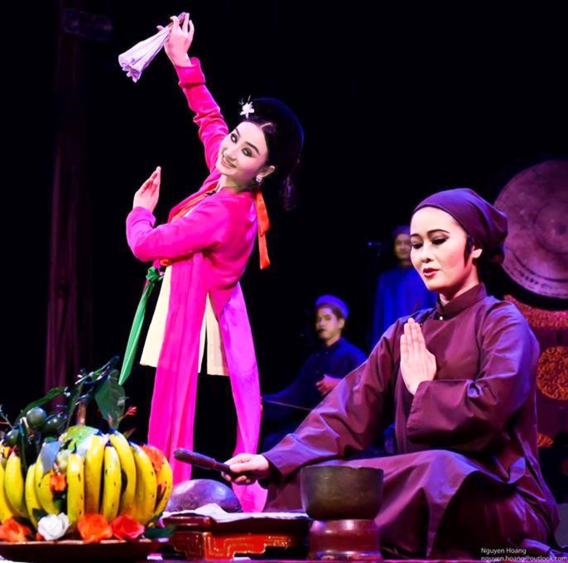 Trong nghệ thuật Chèo thì hóa trang khá mộc mạc và thường tôn vinh những nét đẹp dân gian, gần với thực tế đời sống.
