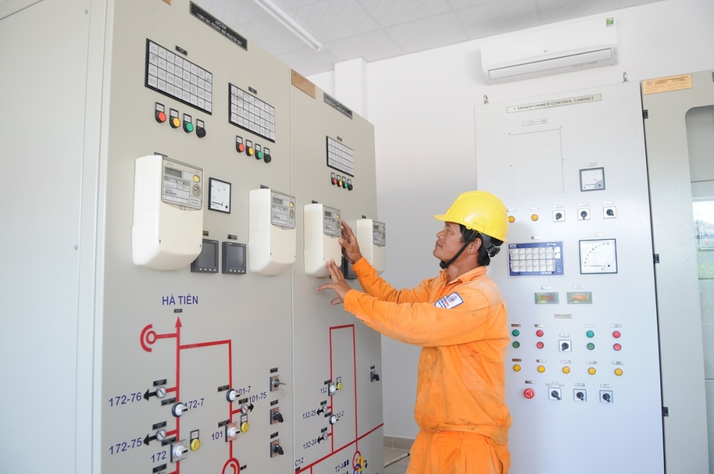 Vận hành trạm 110kV tại Phú Quốc (ảnh: EVNSPC)