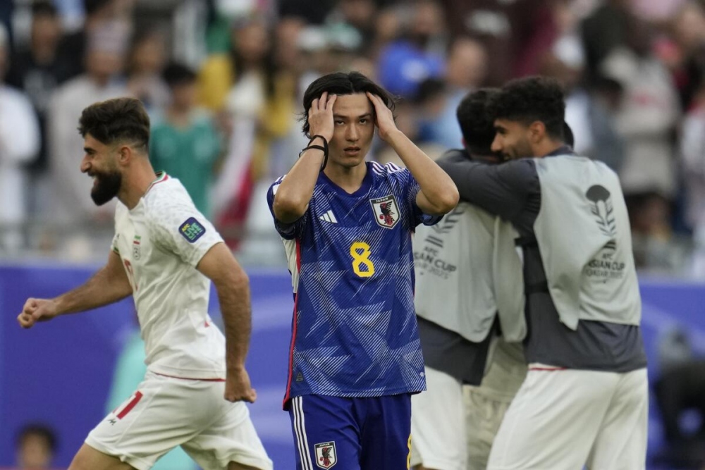 ĐT Nhật Bản ngậm ngùi nhìn ĐT Iran vào bán kết Asian Cup 2023. (Ảnh: Getty)