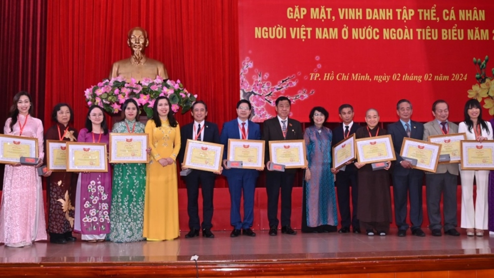 Vinh danh các tập thể, cá nhân kiều bào tiêu biểu