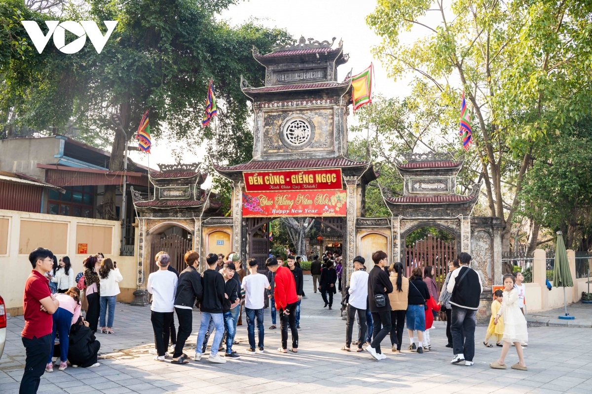 Cung Temple-Ngoc (Jade) Well in Hoa Long ward of Bac Ninh city provides a chance for international travelers to gain greater insight into Vietnamese culture.