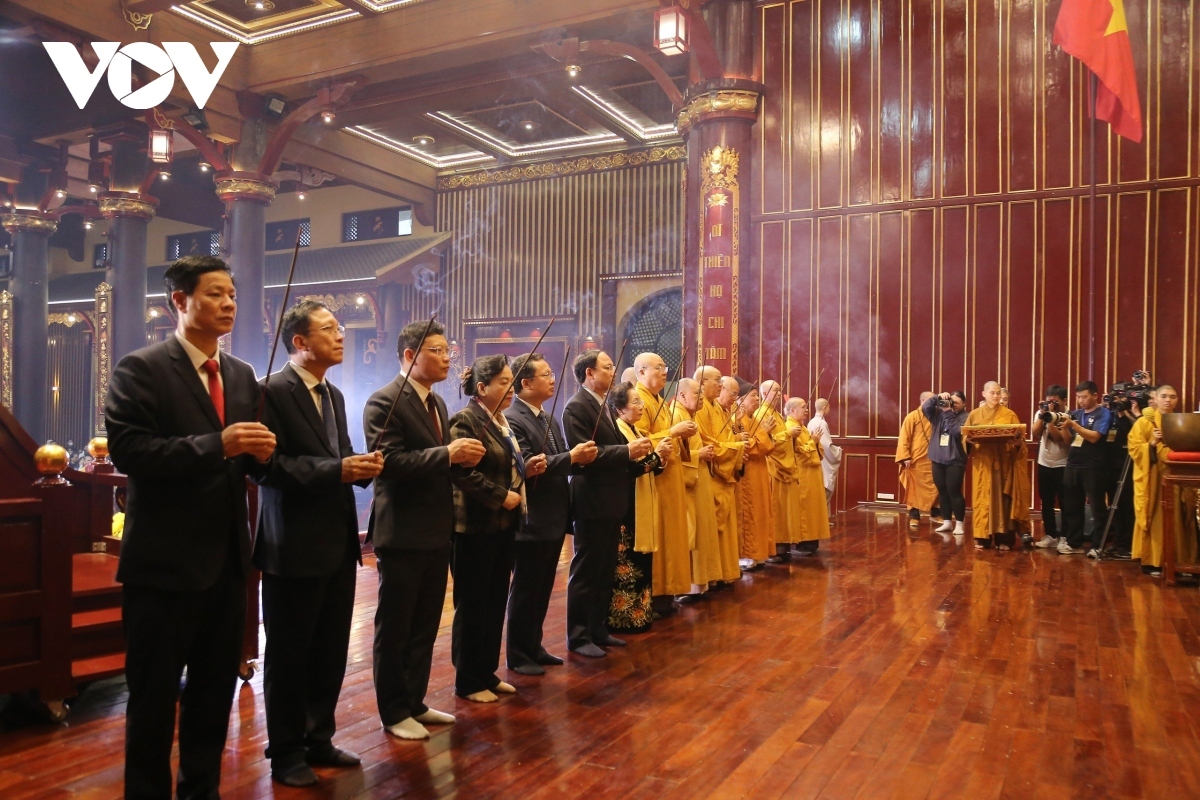 Yen Tu is one of the most important spiritual tourism destinations nationwide. The annual spring festival therefore draws millions of pilgrims and visitors.