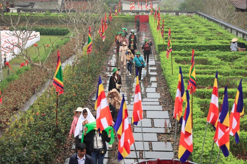 Yen Tu, a special national relic site recognized in September 2012, has been declared one of the 10 most attractive spiritual destinations in Vietnam by the Vietnam Records Organisation.