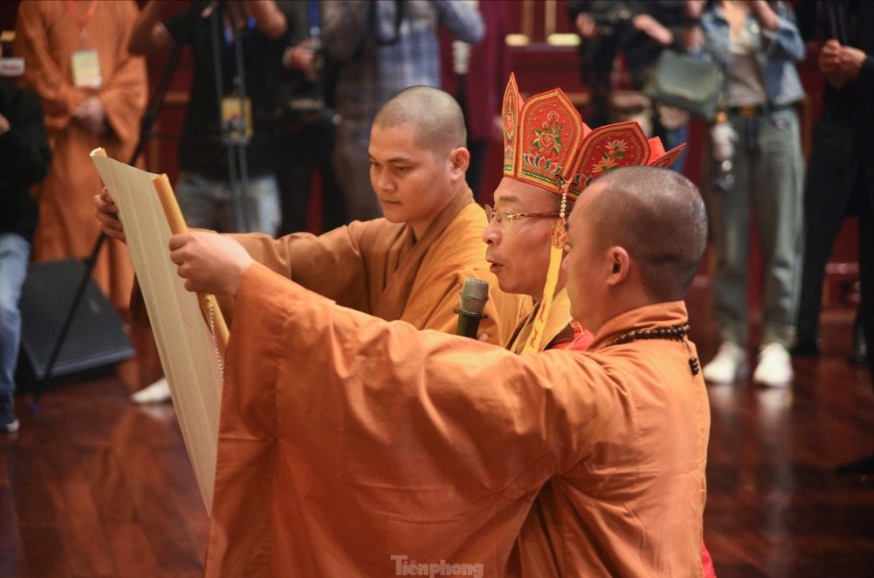 The festival opens with traditional rituals such as drum beating, bell ringing, and other spiritual practices.