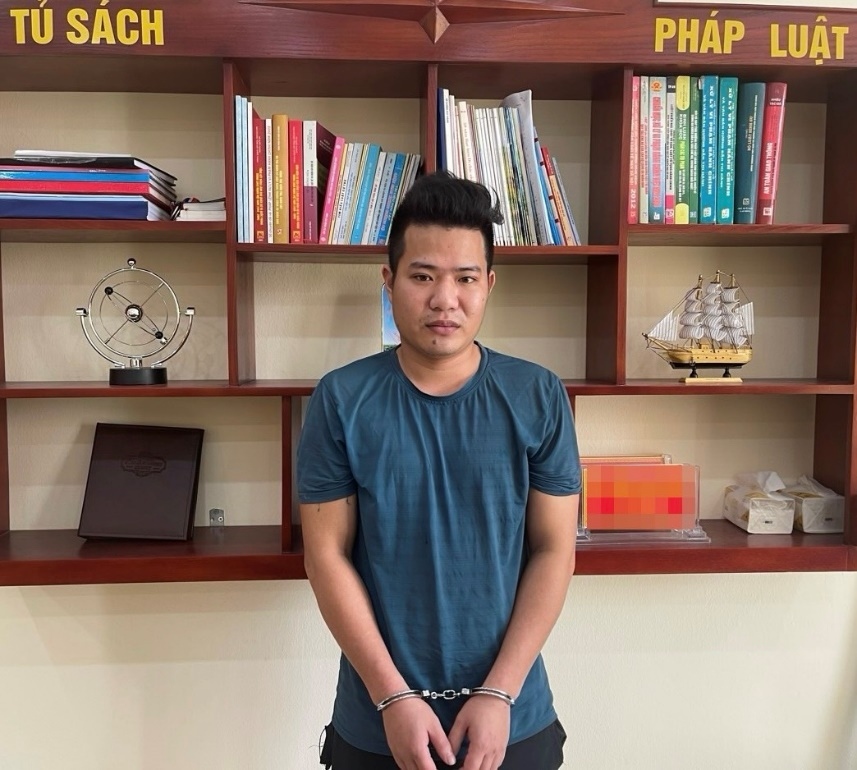 Đối tượng Trần Quang Bửu tại cơ quan điều tra. Ảnh: Công an tỉnh Quảng Ninh