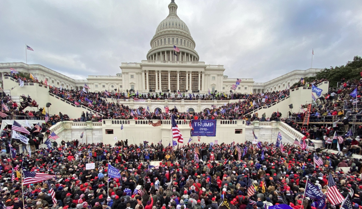 Cuộc bạo loạn tại Điện Capitol vào ngày 6/1/2021. Ảnh: NBC News
