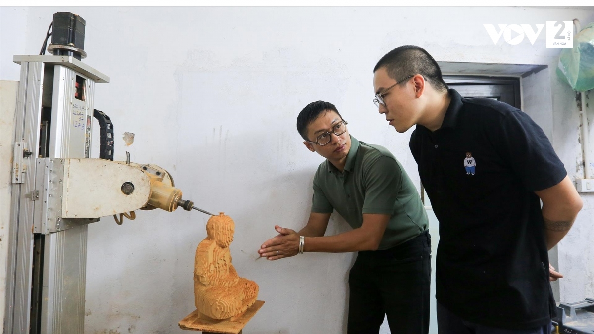 Để cho ra đời một sản phẩm số hóa, cần tìm hiểu kỹ không gian văn hóa liên quan đến sản phẩm đó, lên bản đề cương chi tiết, cùng các nhà nghiên cứu chuyên môn bàn thảo để cho ra bản vẽ hoàn chỉnh, cuối cùng đưa vào sản xuất.