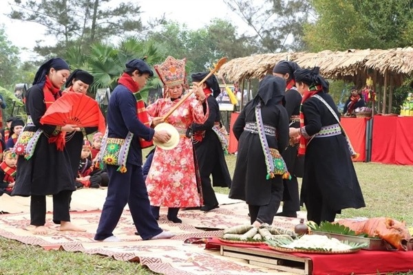 “Pú mo” là người chủ trì lễ cúng