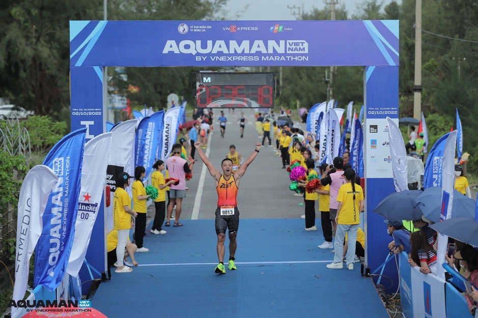 Anh Phạm Anh Quý về đích trong giải Aquaman tại Trà Cổ, Quảng Ninh