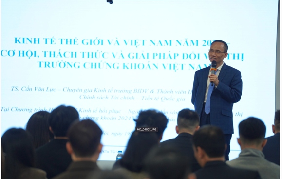 Tiến sỹ Cấn Văn Lực - chuyên gia Kinh tế trưởng và Giám đốc viện đào tạo, nghiên cứu BIDV chia sẻ tại Hội thảo