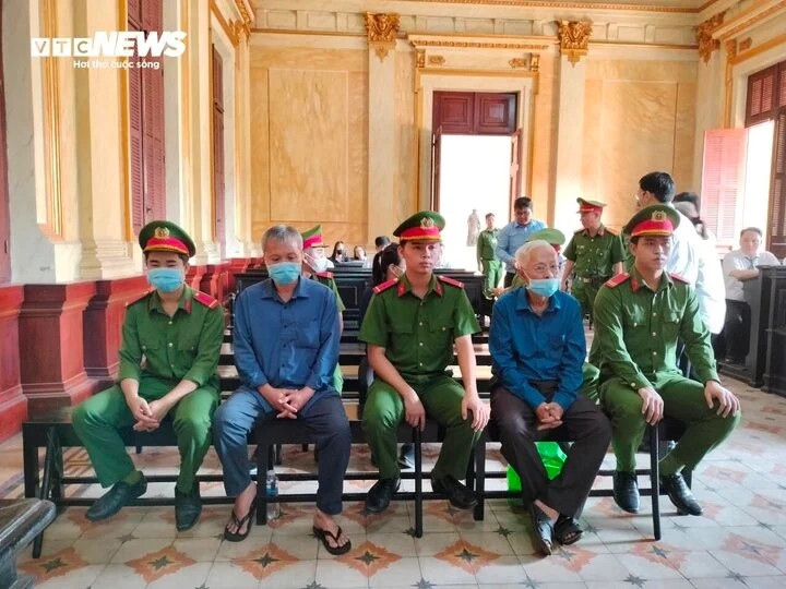 Các bị cáo tại phiên toà.