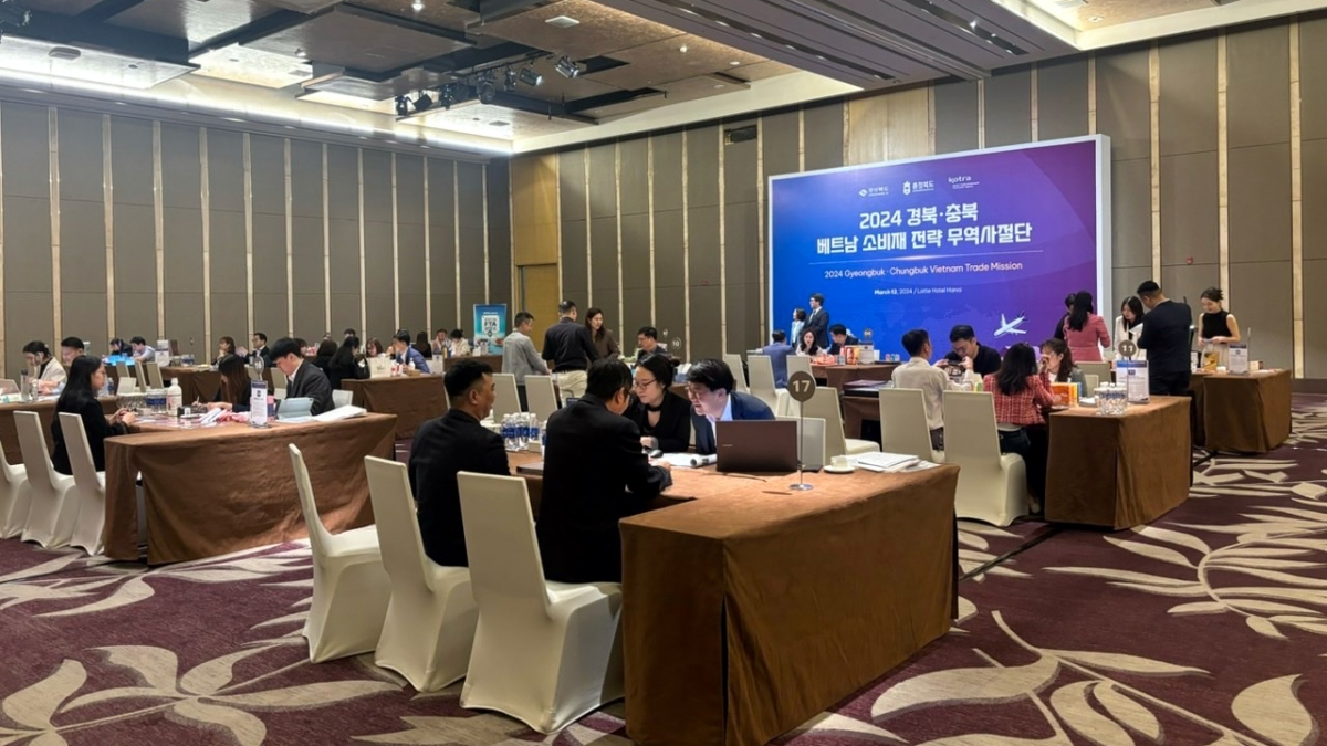 Giao thương trực tiếp giữa đoàn doanh nghiệp tỉnh Gyeongbuk và tỉnh Chungbuk của Hàn Quốc với các nhà nhập khẩu Việt Nam tại Hà Nội ngày 12/3 - Ảnh: KOTRA Hanoi
