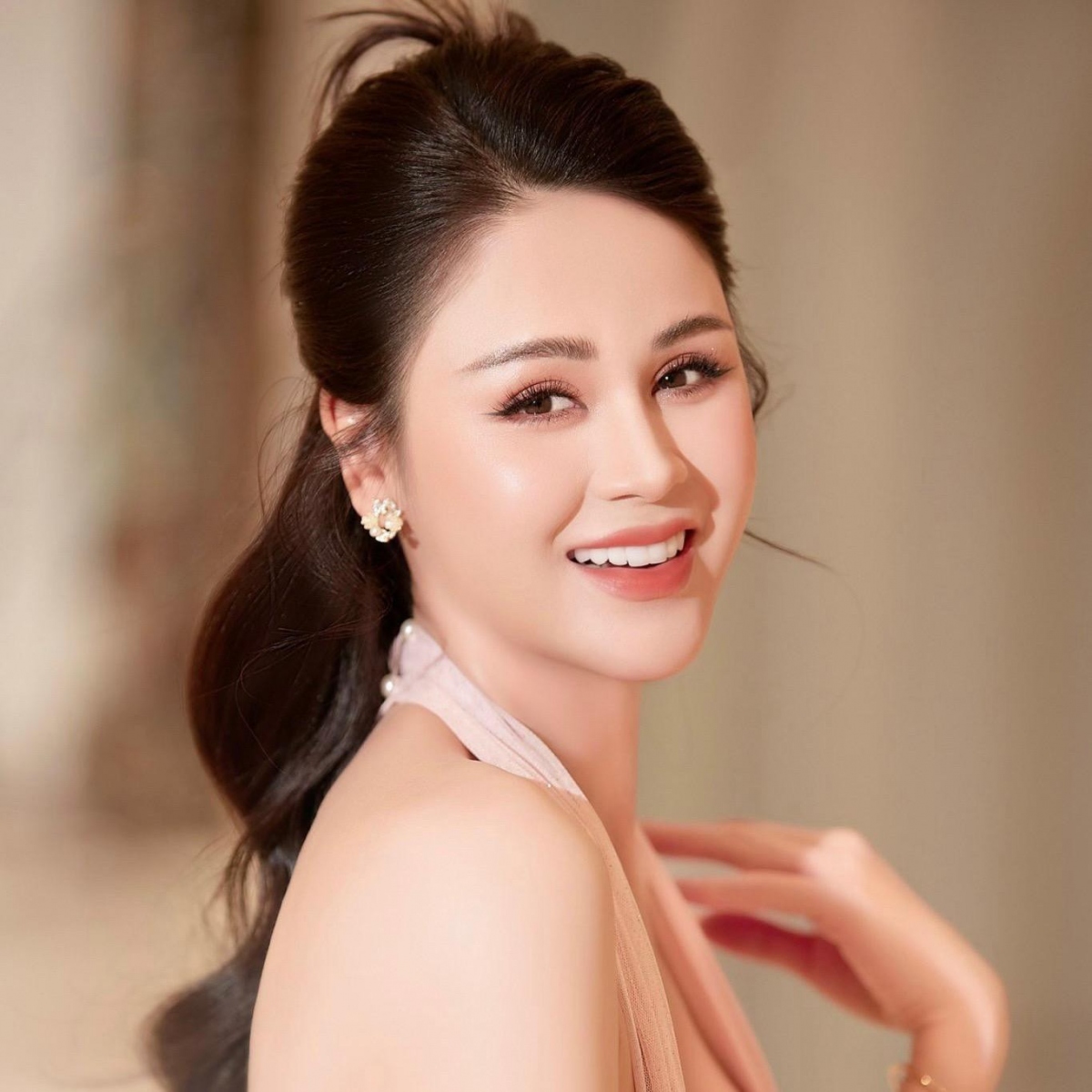 Lương Thu Trang từng được yêu mến qua vai gái quê trong 'Những cô gái trong thành phố' và kế đến là vai Minh Minh vô cùng mạnh mẽ cá tính ở 'Hướng dương ngược nắng'.
