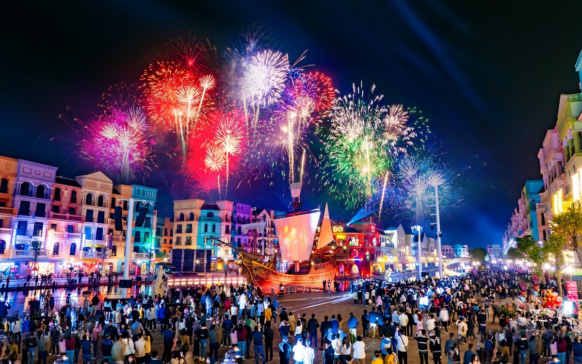 Pháo hoa sẽ là sản phẩm tạo điểm nhấn cho “du lịch ban đêm” tại Grand World