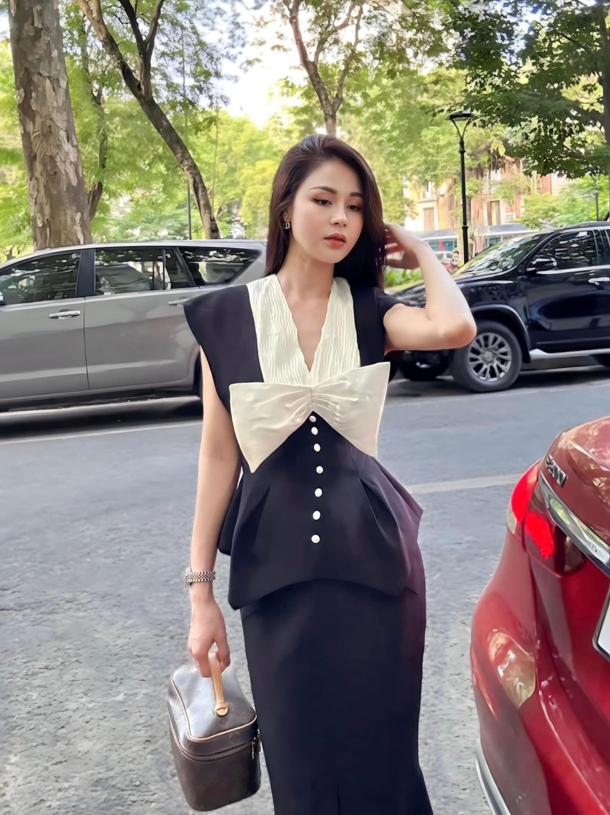 Phong thái hiện đại, sang chảnh của nữ diễn viên ở tuổi 34.