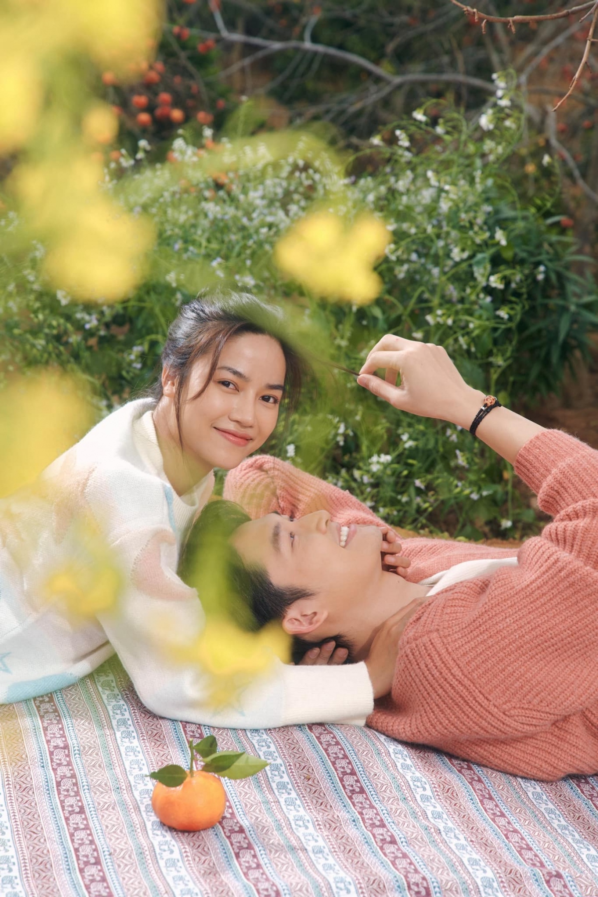 Anh Đào là gương mặt diễn viên trẻ đang được yêu thích khi đóng chính trong phim giờ vàng VTV “Gặp em ngày nắng”. Đóng cặp với nữ diễn viên là Đình Tú.