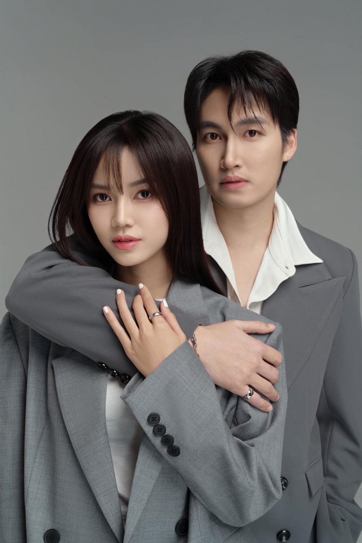 Ngoài đời, Anh Đào gây ấn tượng bởi phong cách thời trang đơn giản, thanh lịch nhưng không kém phần cuốn hút.