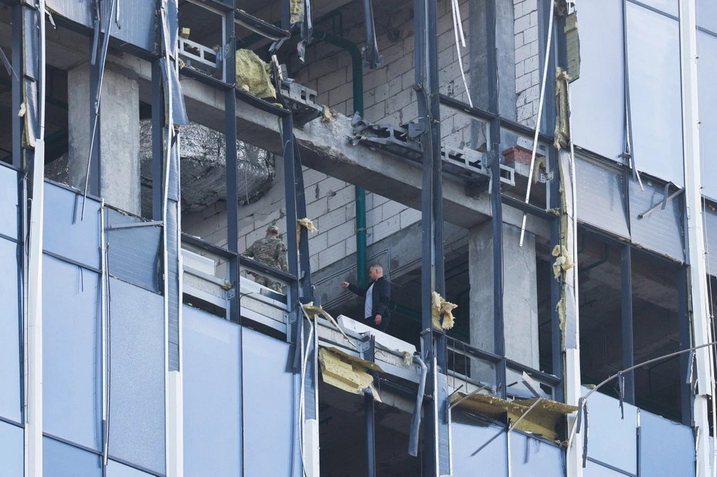 Một tòa nhà ở Moscow bị hư hại sau trận tập kích hồi tháng 7. Ảnh: Reuters